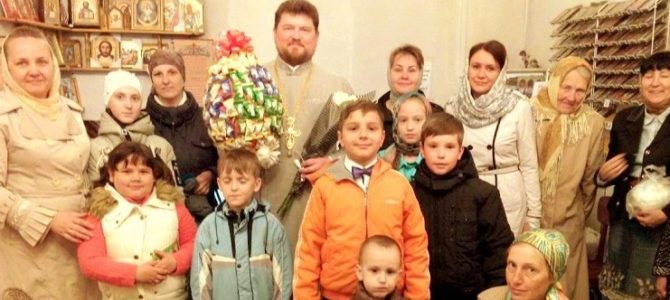 Поздравиление настоятеля Свято- Георгиевского собора протоиерея Вадима Топилина с днём рождения